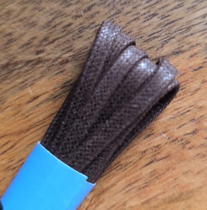 Smalle platte gewaxte veters van Gala - ca 3mm breed - Donker bruin 90cm lang