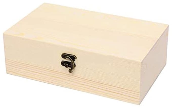 Kleine houten opbergdoos met deksel voor sieraden en knutselprojecten
