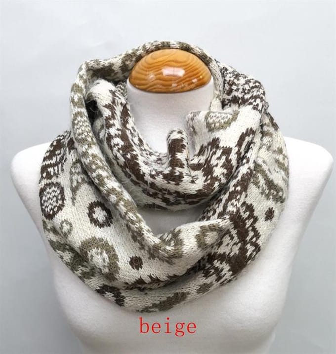 Ronde dames winter colsjaal Karla paisleymotief beige bruin