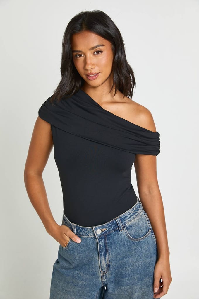 boohoo Dames Petite Matte Slinky Off-shoulder Bodysuit | Black | Maat: 8
