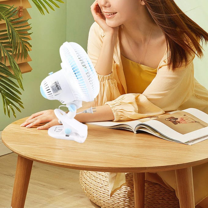 Mini elektrische ventilator, compact, 3 ventilatorbladen, bureauklemventilator voor studentenhuis, nachtkastje, kantoor, CN white