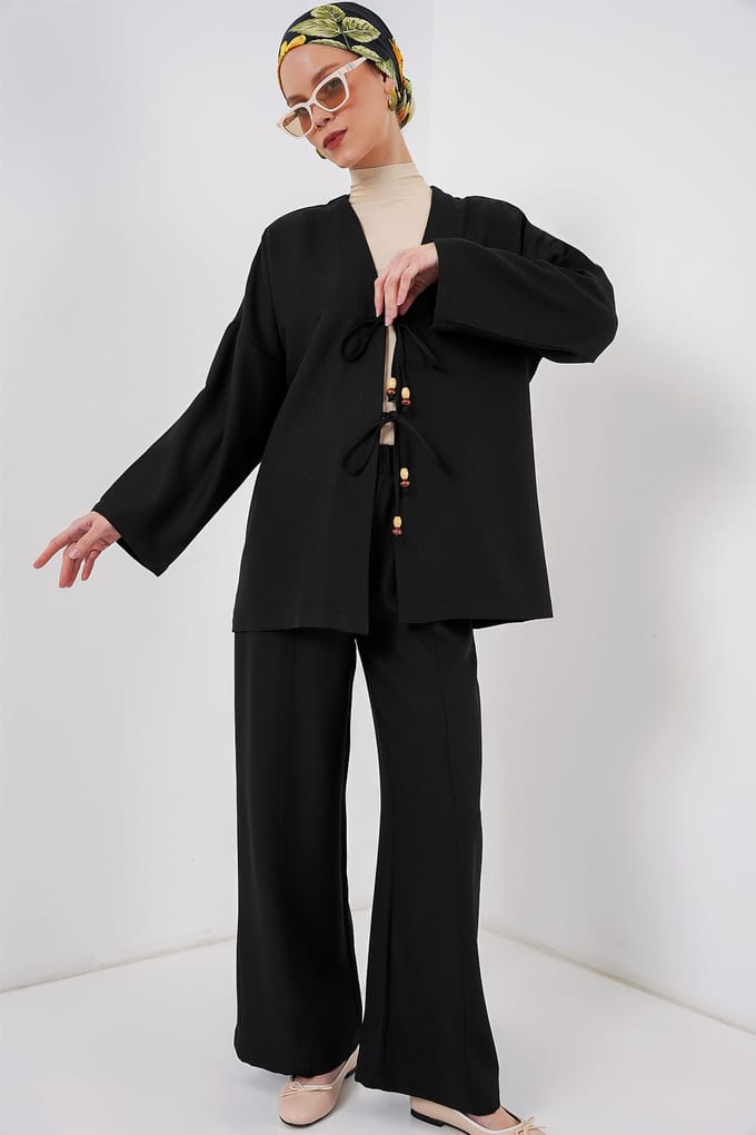 V-hals cardigan en wijde broekset