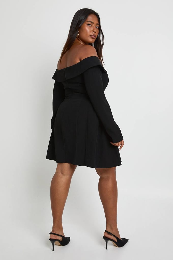 boohoo Dames Plus Langmouw Bardot Gestructureerde Skaterjurk | Zwart | Maat: 44