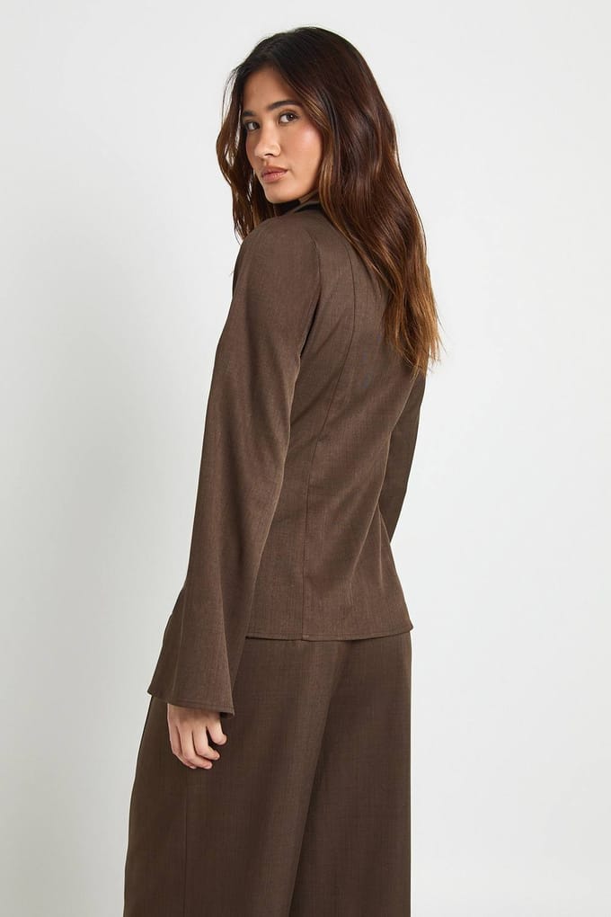 boohoo Dames Gedrapeerd Shirt met Tailleband | Mocha | Maat: 6