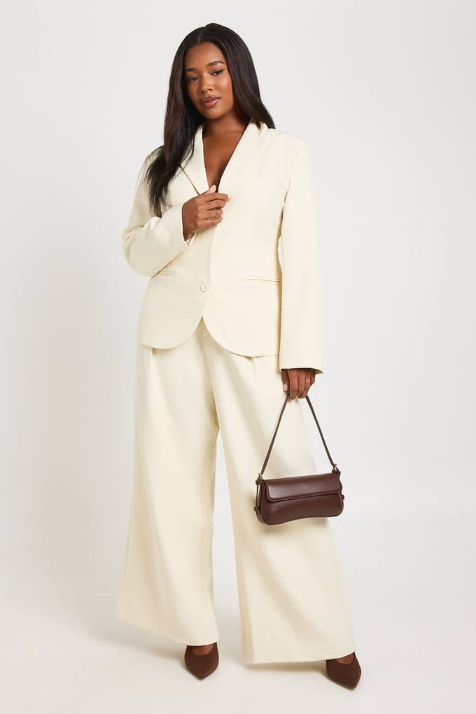 boohoo Dames Plus Blazer Met Gecinchte Taille En Peplum | Creme | Maat: 46