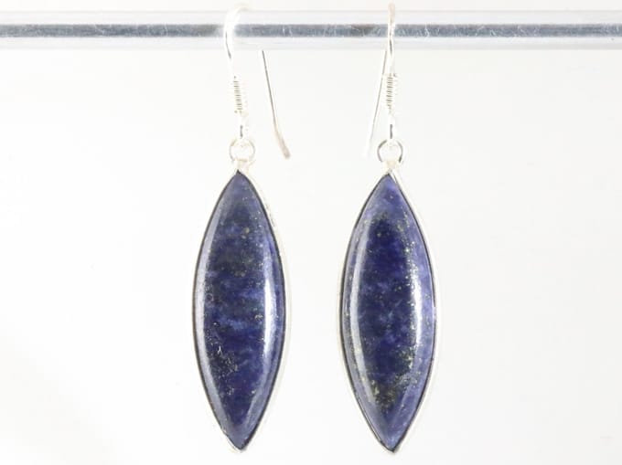 Lange zilveren oorbellen met lapis lazuli