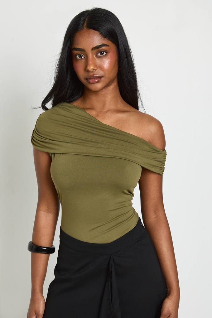 boohoo Dames Matte Slinky Off-shoulder Bodysuit | Olijf | Maat: 36