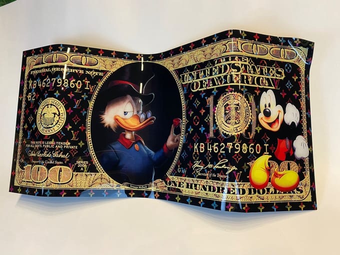 sculpture Donald Duck op plexiglas 65/33cm,