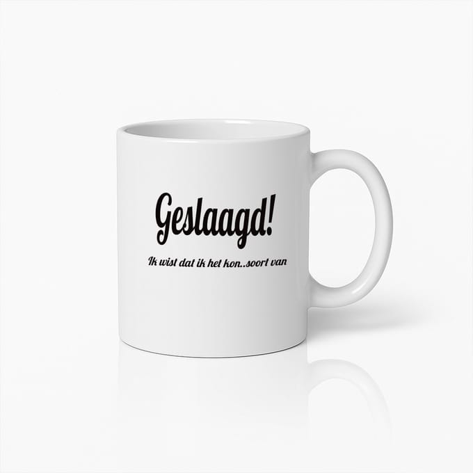 Witte Koffiemok met Vieringstekst 'Geslaagd! Ik wijs dat ik het kon..soort van' – Perfect Cadeau voor Afstuderen