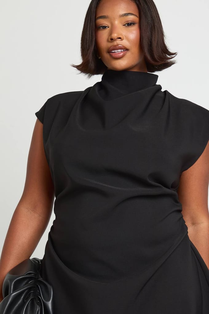 boohoo Dames Plus Asymmetrische Gegromde Capmouw Shift Jurk | Zwart | Maat: 44