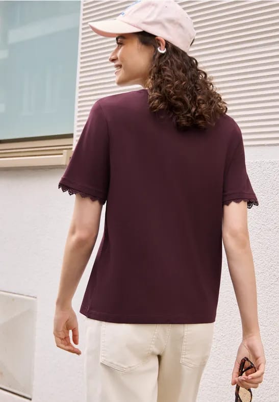 Shirt met gehaakte details op de mouwen