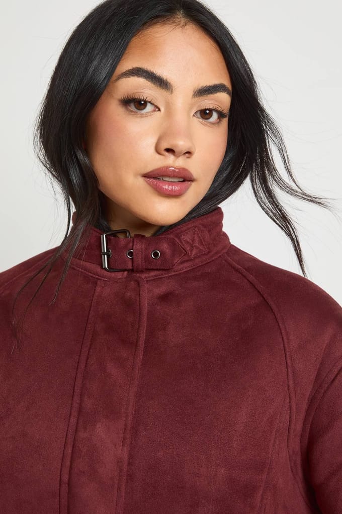 boohoo Dames Faux suede pilotenjas | Bordeaux Rood | Maat: 42