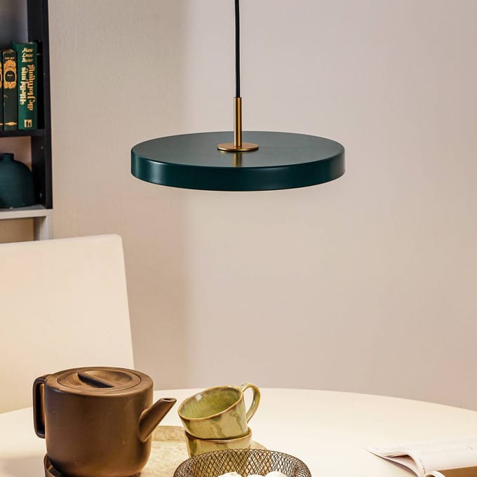 UMAGE LED hanglamp Asteria Mini donkergroen/messing Ø 31 cm