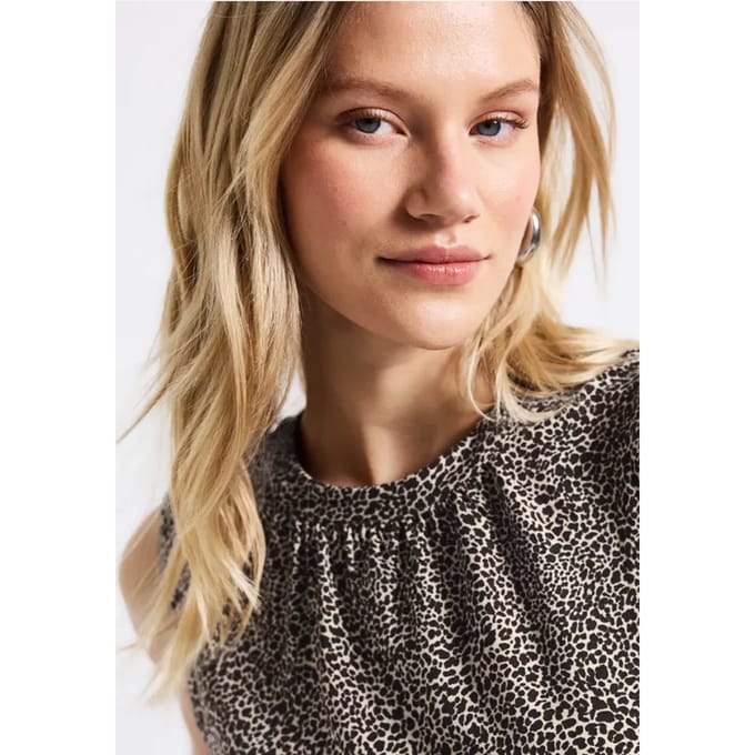 Top met leopatroon