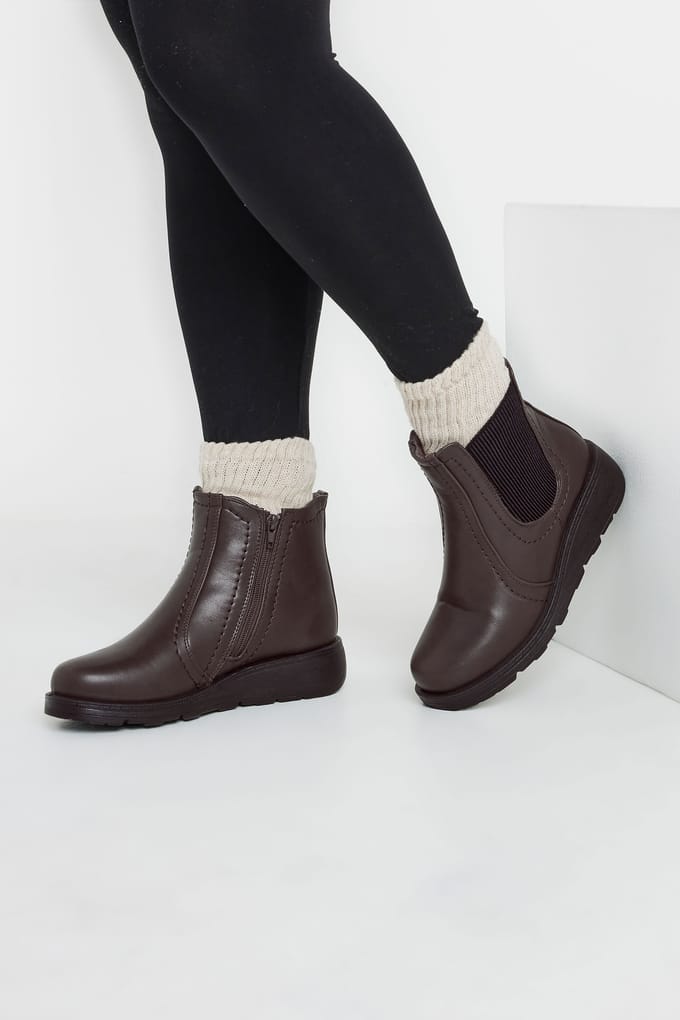 Yours Chelsea Boots Met Lage Sleehak In Een Brede Pasvorm In Bruinsize 38E