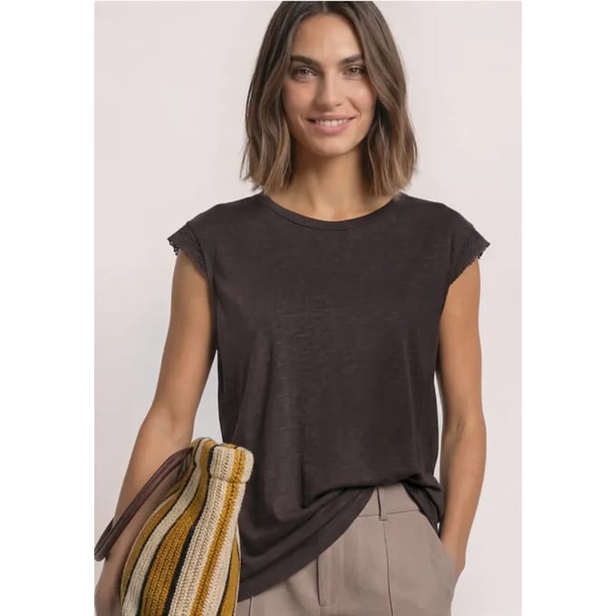 Shirt met afhangende schouders en gehaakte details