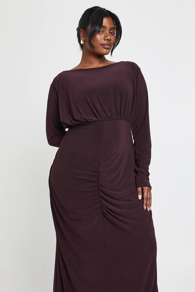 boohoo Dames Plus Slinky Gerimpelde Detail Maxi Jurk | Chocoladebruin | Maat: 44