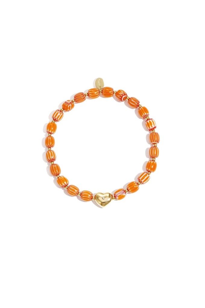 Armband van kralen met hartvormig centerpiece