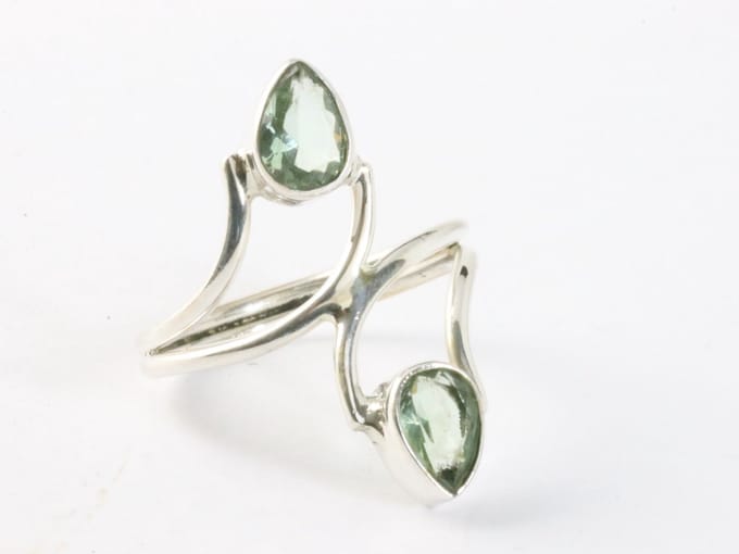 Fijne zilveren ring met groene amethist - maat 18