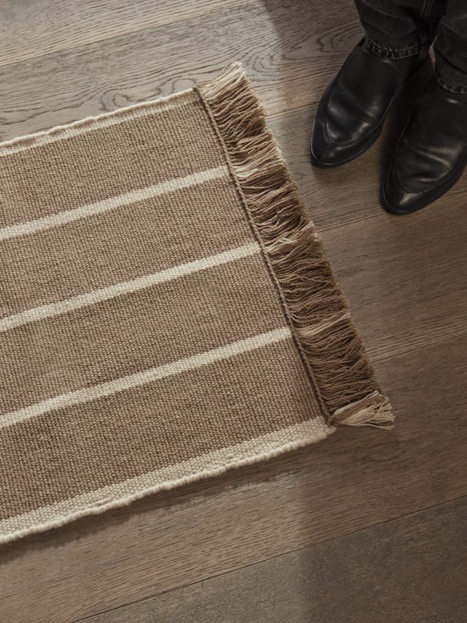 Ferm Living Calm Kelim deurmat - dark sand/off-white