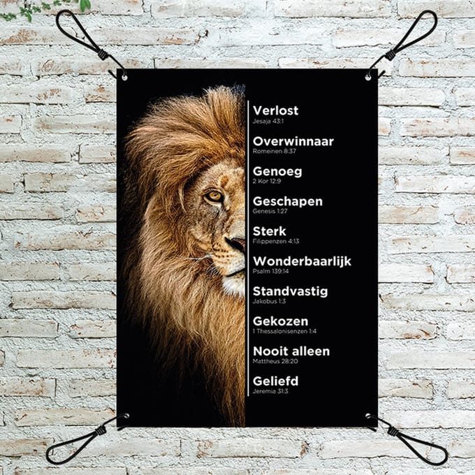 Tuinposter 'Leeuw met tekst' - MajesticAlly
