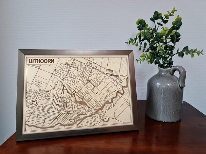 Decoratief Beeld - Houten Van Uithoorn - Hout - Bekroned - Bruin - 21 X 30 Cm