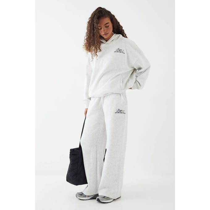 Dames DSGN Studio Wellness Club Oversized Hooded Trainingsset | Asgrijs | Maat: Large