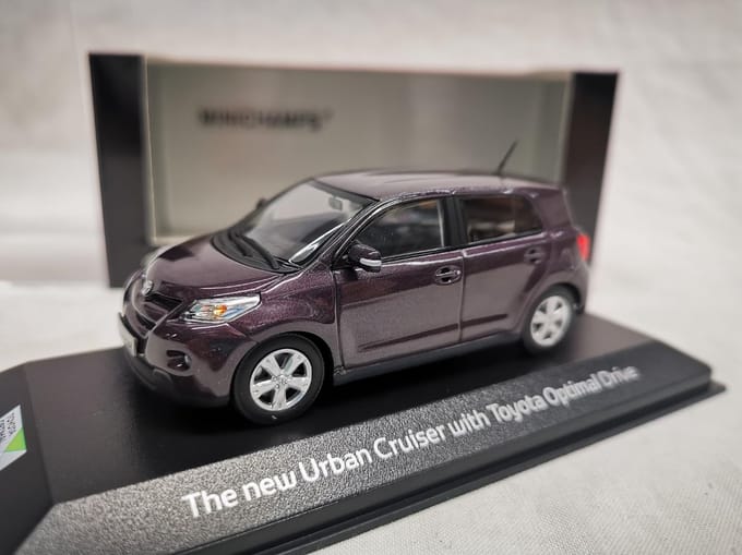 Toyota Urban Cruiser 2009 Paars Metallic 1-43 Minichamps