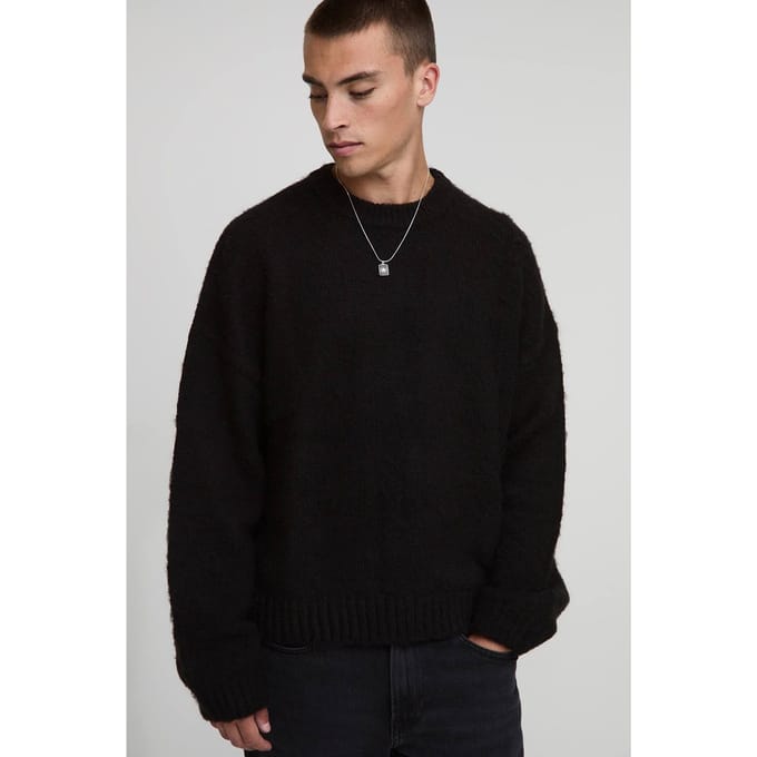 Boxy pasvorm geborstelde verlengde nek gebreide trui | Black | Size Medium