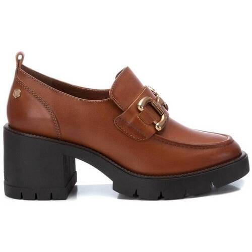Leren dames mocassins met hak en metalen decoratie Carmela