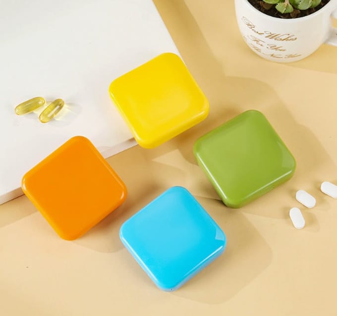 4 stuks Tablet Box with 2 Compartments, Portable Travel Pill Box, Mini Pill Box for Handbag, Compact Medicine Organizer for Vitamins Nutritional Supplements
