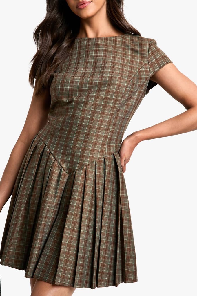 boohoo Dames Cap Mouws Geplooide Getailleerde Jurk | Maat: 12