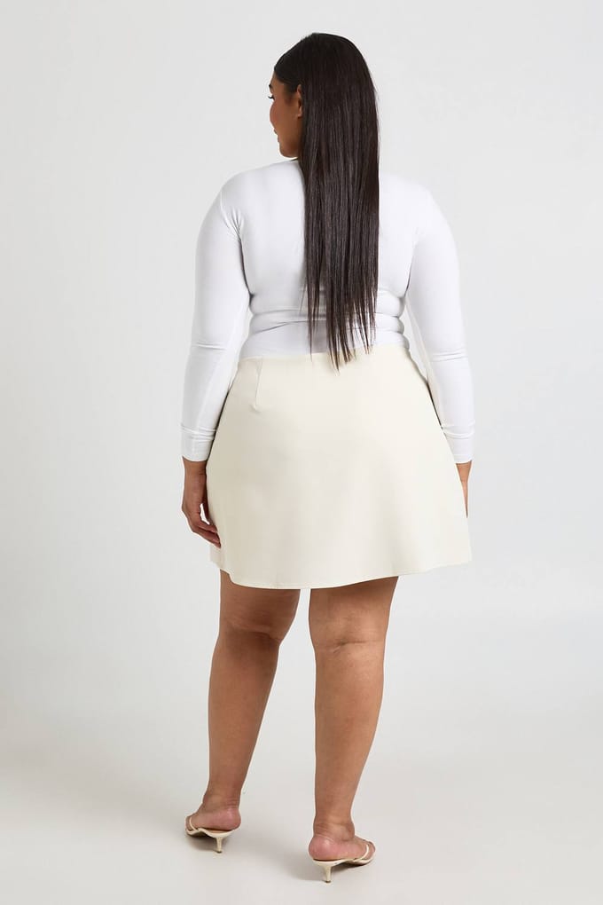 boohoo Dames Plus Getailleerde Skort | Ecru | Maat: 22