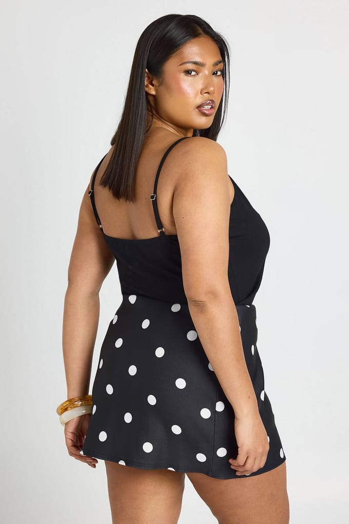 boohoo Dames Plus Polkadot Bengaline Minirok | Black | Maat: 24