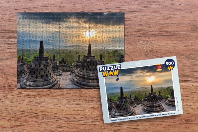 Puzzel Zonsondergang boven de groene bomen bij de Borobudur - Legpuzzel - Puzzel 500 stukjes