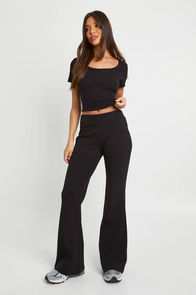 boohoo Dames Geribbelde V-hals Getailleerde Top met Korte Mouwen | Black | Maat: 16