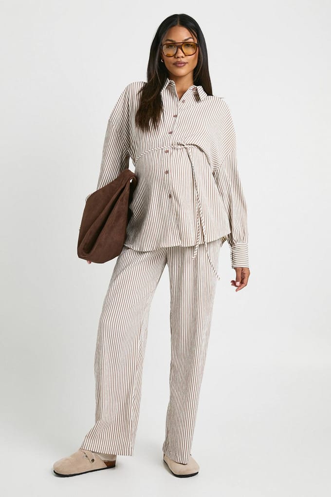 boohoo Dames Gestreept zwangerschapshemd met strik in de taille | Mocha | Maat: 8