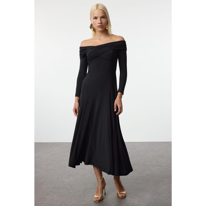 Rechte, mouwloze cocktailjurk voor dames, midi-lengte, aansluitend model.