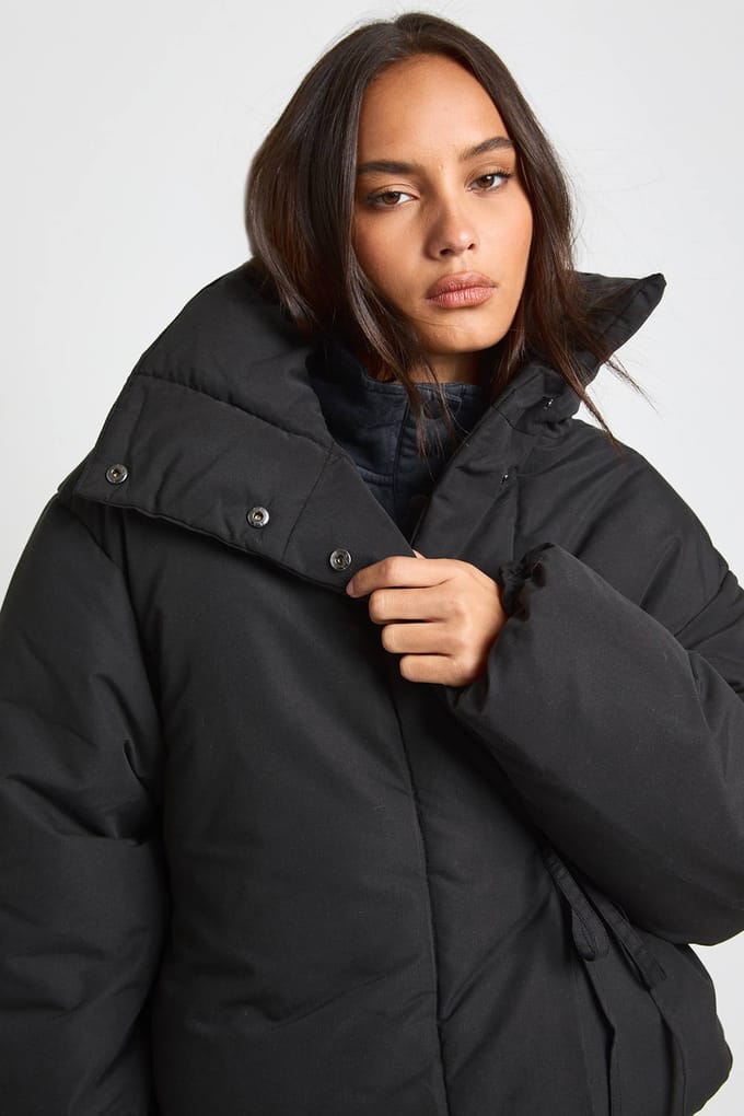 boohoo Dames Korte pufferjas met trechterhals | Black | Maat: 14