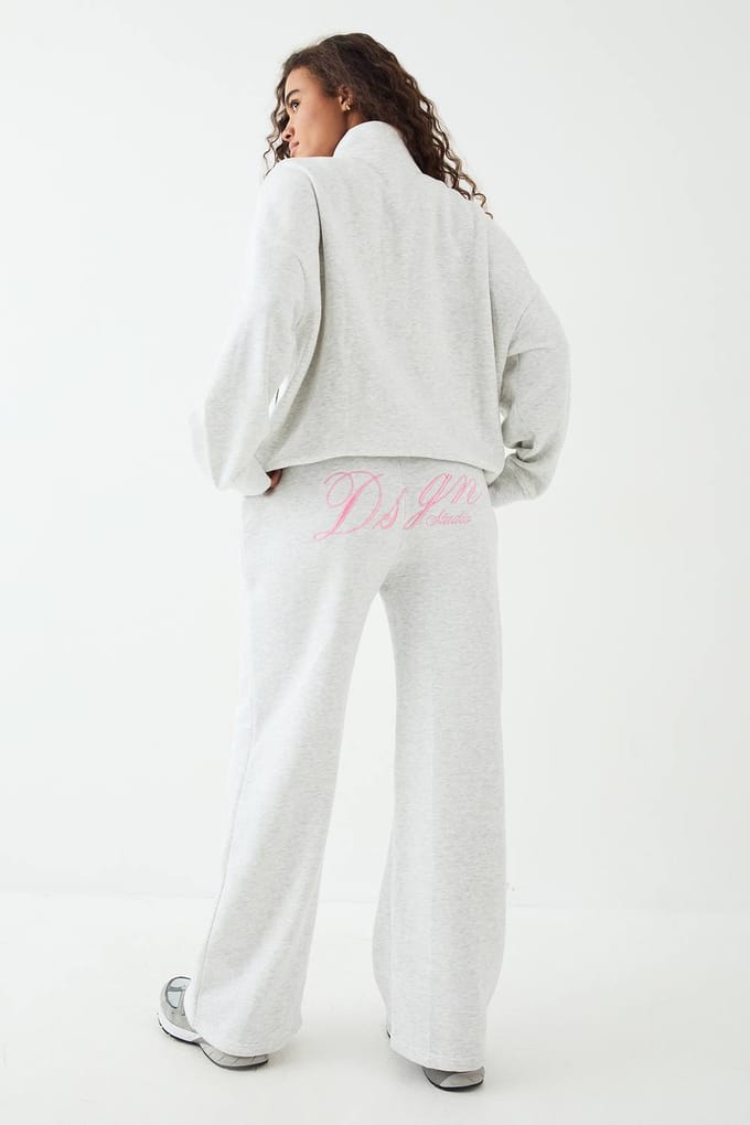 Dames DSGN Studio Script Funnel Neck Straight Leg Trainingspak | Ash Grey | Maat: 2XL