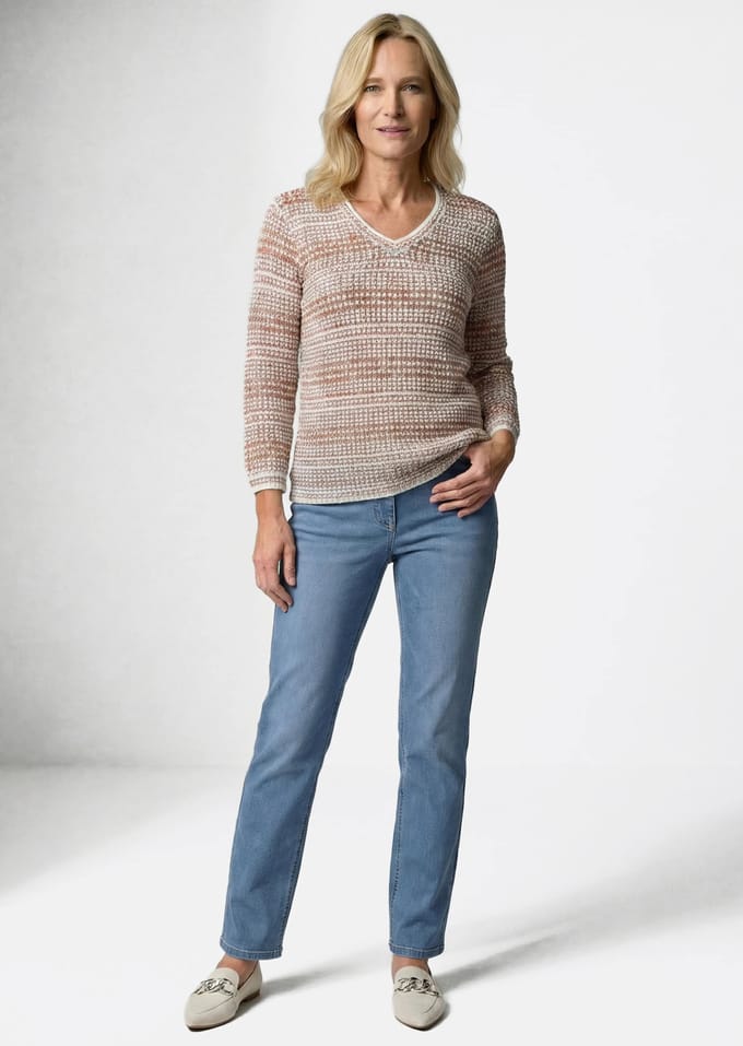 Pullover van structuurtricot met een V-hals - koraalrood / gedess. - Gr. 19 van Goldner Fashion