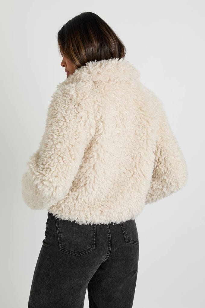 boohoo Dames Shaggy Fur Toggle Front Coat | Cream | Maat: 8