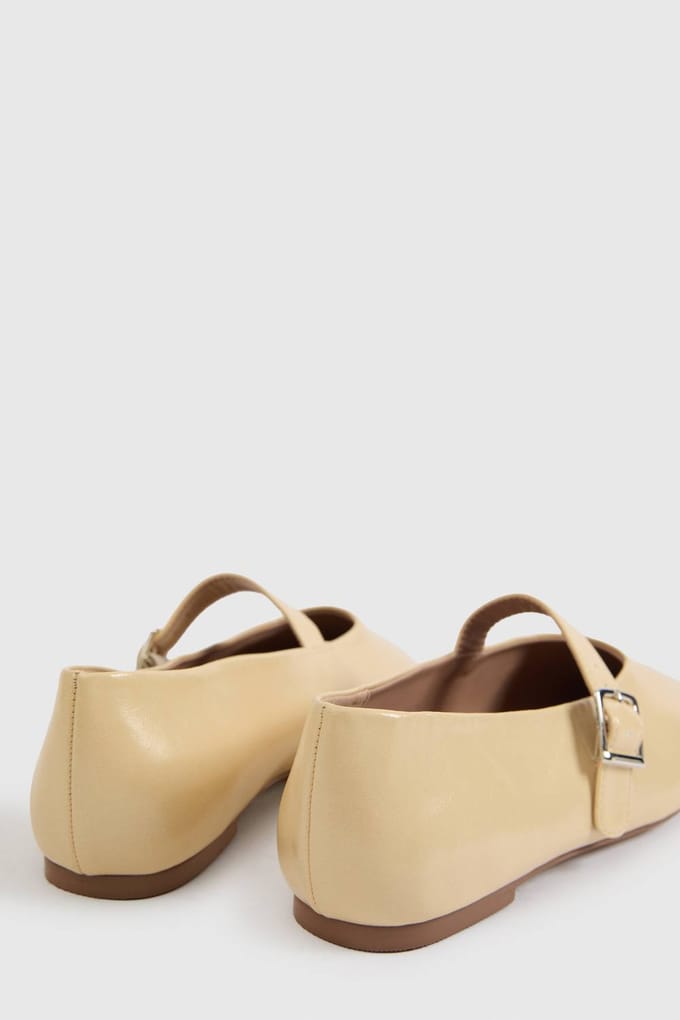 boohoo Dames Extra Brede Pasvorm Ballerina's Met Vierkante Neus | Boter | Maat: 38