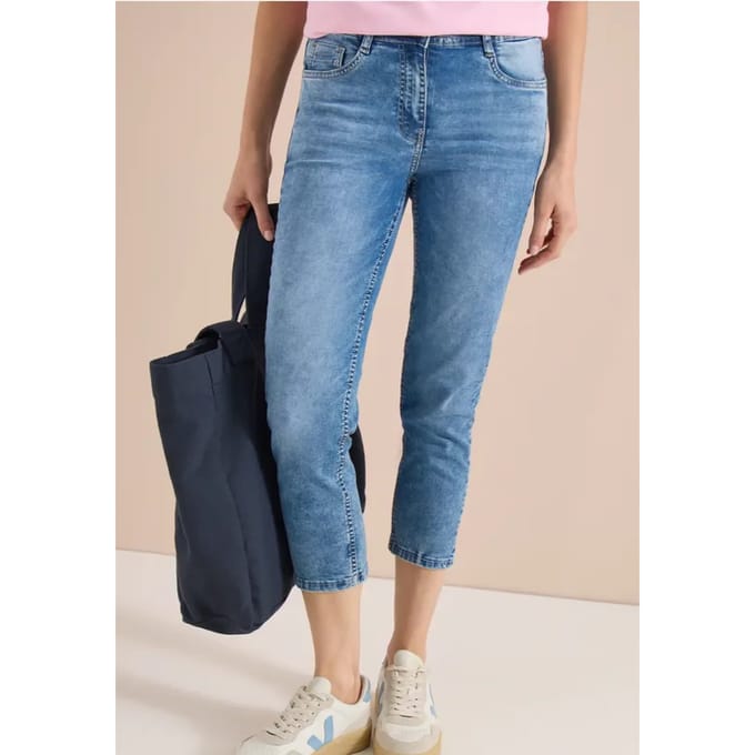 3/4 Slim Leg jeans in Slim Fit