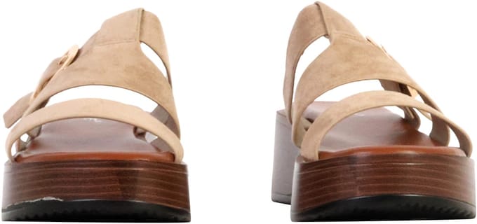R and B-sandalen om aan te trekken
