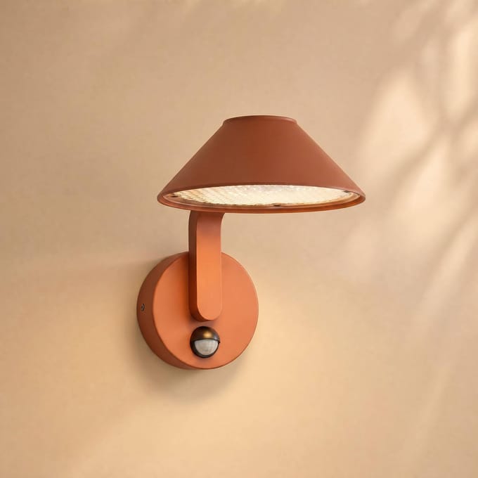 Lindby LED buiten wandlamp Capelo, aardetinten, Ø 20 cm, sensor