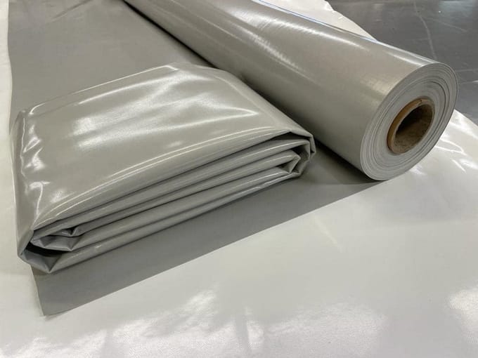 Vrachtwagenzeil PVC - Afdekzeil Robuust - Bescherming Buiten - Waterdicht Scheurvast - 320 meter breed - Lichtgrijs