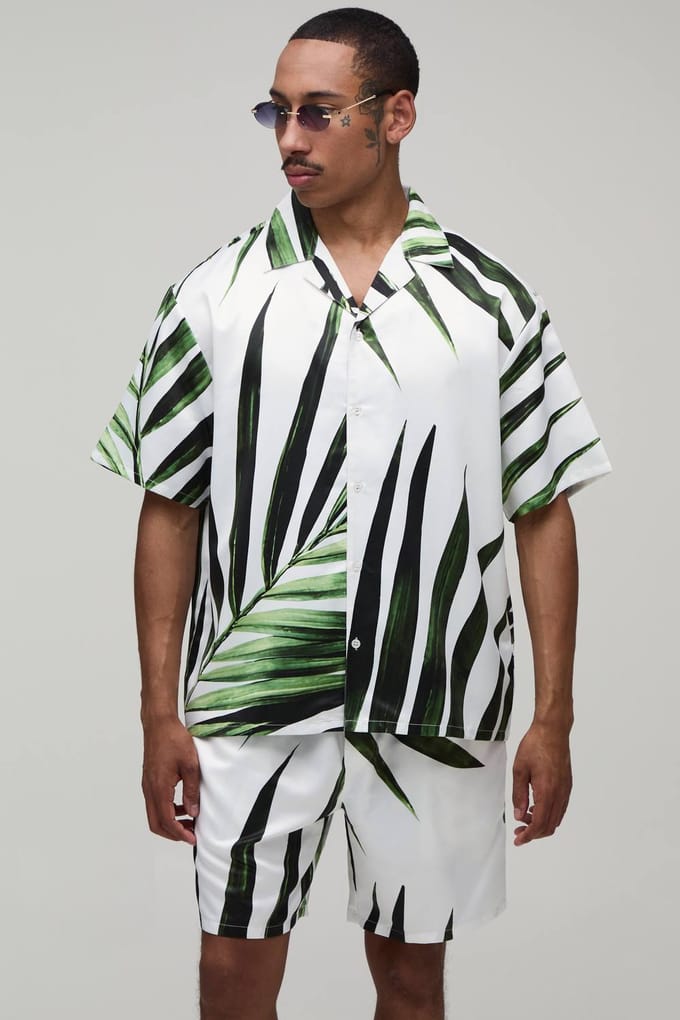 Oversized Satijnen Shirt Met Korte Mouwen En Short Set Met Palmboomprint | Sage | Size Medium