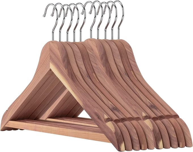 Cederhouten kleerhangers 44 cm met antislip broekstang - Set van 24