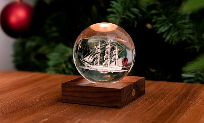 Gingko - Amber Crystal Ball Night Light - Sailing Boat - Zeilboot